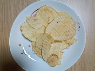 「湖池屋 湖池屋ストロング サワークリームオニオン 袋53g」のクチコミ画像 by にくまるさん