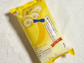 「ファミリーマート ファミマルSweets 東京ばな奈 もっちりクリームロール ダブルバナナ味」のクチコミ画像 by む チ ャさん