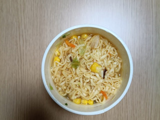 「イオン トップバリュ ベストプライス 野菜を味わう 塩タンメン 72g」のクチコミ画像 by にくまるさん