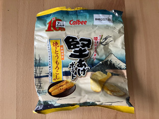 「カルビー 堅あげポテト 焼きとうもろこし味 袋60g」のクチコミ画像 by こつめかわうそさん