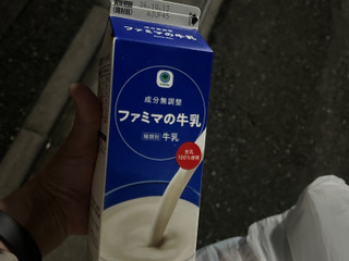 「ファミリーマート ファミマル ファミマの牛乳 パック1000ml」のクチコミ画像 by アポロちゃんさん