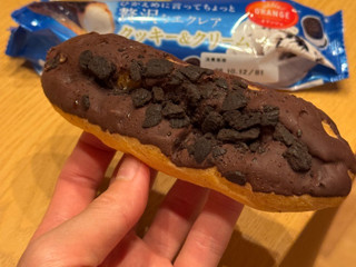 「オランジェ ひかえめに言ってちょっと贅沢なエクレア クッキー&クリーム 袋1個」のクチコミ画像 by 芋っさんさん