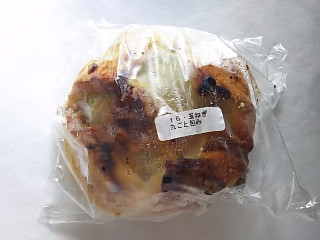 「KARIN BAGEL 玉ねぎ丸ごと包みベーグル」のクチコミ画像 by いちごみるうさん