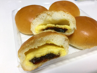 「ヤマザキ 薄皮プリンクリームパン 袋4個」のクチコミ画像 by gggさん