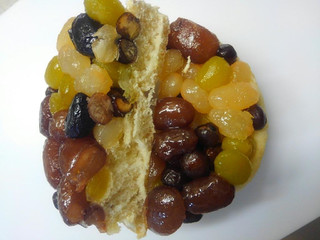 「ローソン しっとりとした豆のパン 北海道産豆の甘納豆使用」のクチコミ画像 by レビュアーさん