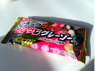 「有楽製菓 ブラックサンダーのピンクなグレーゾーン 袋1本」のクチコミ画像 by ニャンさん