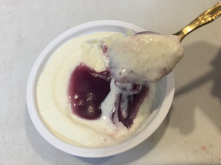 「セブンプレミアム スイーツなかき氷はじめました。 紫いもミルク氷 カップ135ml」のクチコミ画像 by mnhsママさん