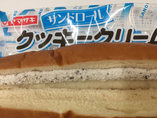 「ヤマザキ サンドロール クッキークリーム 袋1個」のクチコミ画像 by レビュアーさん
