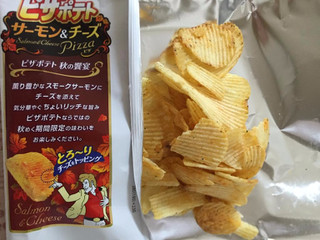 「カルビー ピザポテト サーモン＆チーズPizza 袋60g」のクチコミ画像 by MOKAさん