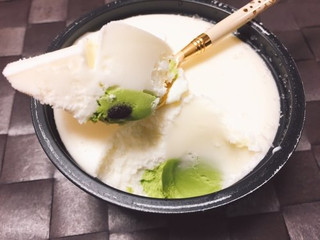 「ロッテ 濃厚クリームチーズアイス 隠れ宇治抹茶 カップ120ml」のクチコミ画像 by maaaa21さん
