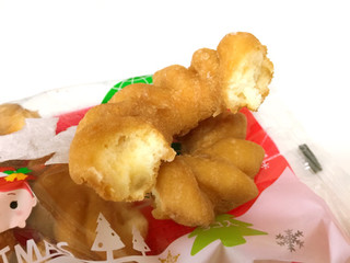 「ヤマザキ ドーナツステーション ウェーブリングドーナツ クリスマスパッケージ 袋1個」のクチコミ画像 by gggさん