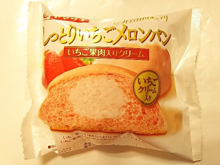 「ヤマザキ しっとりいちごメロンパン いちご果肉入りクリーム 袋1個」のクチコミ画像 by いちごみるうさん