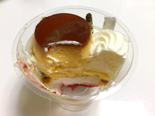 「ローソン Uchi Cafe’ SWEETS プリンアラモードパフェ カップ1個」のクチコミ画像 by gggさん