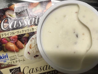 「ローソン Uchi Cafe’ SWEETS カッサータ ドライフルーツとナッツとチーズのアイス」のクチコミ画像 by たかはっさんさん