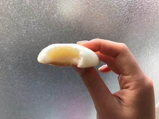 「ファミリーマート とろもっち 練乳ミルククリーム」のクチコミ画像 by ふろまーじゅさん