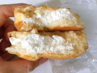 「セブン-イレブン 蔵王クリームチーズのホイップドーナツ」のクチコミ画像 by gggさん