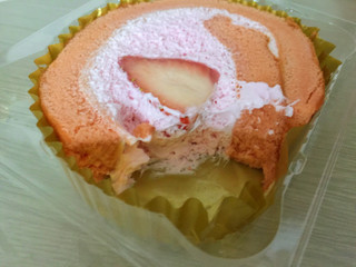 「セブン-イレブン 苺のロールケーキ」のクチコミ画像 by gggさん