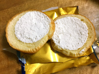 「ヤマザキ マカロン風ブリオッシュパン ホイップクリーム 袋1個」のクチコミ画像 by gggさん
