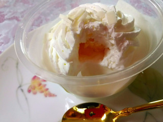 「ローソンストア100 ホワイトチョコモンブラン ミルクプリン」のクチコミ画像 by ゆみるんさん