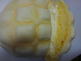 「ローソン 白いメロンパン ホイップクリーム」のクチコミ画像 by レビュアーさん