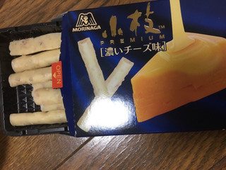 「森永製菓 小枝PREMIUM 濃いチーズ味 箱35g」のクチコミ画像 by レビュアーさん