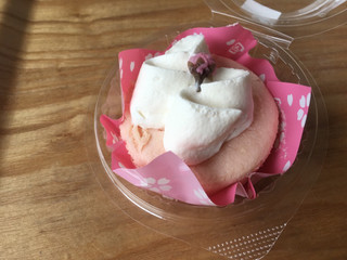 「ローソン 桜香るチーズスフレケーキ」のクチコミ画像 by StrawbeRRy milkさん
