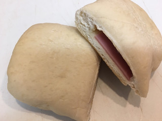 「ミニストップ MINISTOP CAFE ハムとチーズのパン カマンベール風味」のクチコミ画像 by mnhsママさん