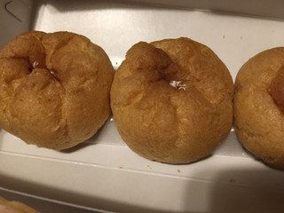 「洋菓子のヒロタ ヒロタのシュークリーム：あずき＆桜 4個入」のクチコミ画像 by けいたまさん
