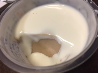 「雪印メグミルク CREAM SWEETS ミルクティープリン カップ110g」のクチコミ画像 by レビュアーさん