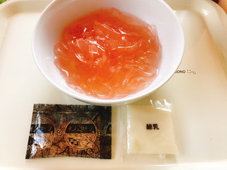 「ヨコオ食品工業 和すいーつ きな粉と練乳で食べる苺の葛きり 葛きり250g、練乳20g、きな粉8g」のクチコミ画像 by 野良猫876さん