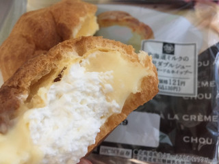 「ミニストップ MINISTOP CAFE 北海道ミルクの贅沢ダブルシュー」のクチコミ画像 by たかはっさんさん