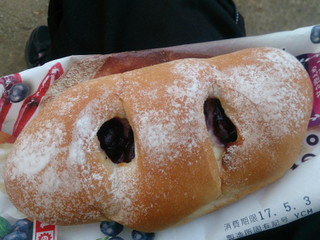 「ヤマザキ ブルーベリーとチーズクリームのパン 袋1個」のクチコミ画像 by レビュアーさん
