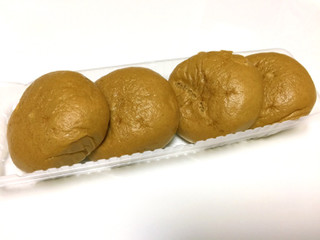 「ヤマザキ 黒糖まん つぶあん 袋4個」のクチコミ画像 by gggさん