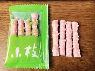 「森永製菓 小枝 あまおう苺味 箱4本×11」のクチコミ画像 by しあわせさん