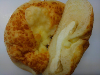 「Pasco 国産小麦の白いチーズパン 袋1個」のクチコミ画像 by レビュアーさん