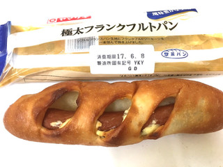 「ヤマザキ おいしい菓子パン 極太フランクフルトパン 袋1個」のクチコミ画像 by レビュアーさん