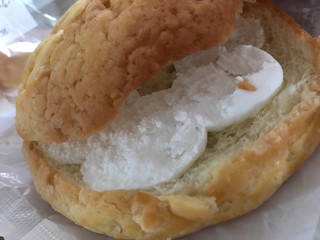 「ローソン 塩バターメロンパン ホイップクリーム」のクチコミ画像 by いあんさん