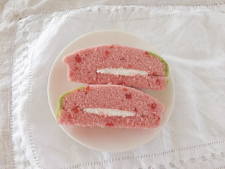 「ローソン まるでいちご蒸しケーキ」のクチコミ画像 by ぷちとまとさん