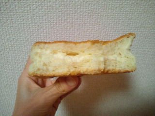 「セブン-イレブン ベイクドチーズクリームパン」のクチコミ画像 by やっぺさん