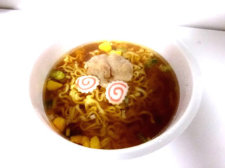 「西友 みなさまのお墨付き もっちりノンフライ麺 鶏がら醤油 カップ95g」のクチコミ画像 by ねむろぐさん