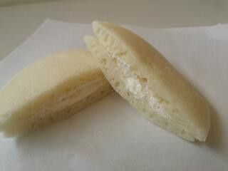 「セブンプレミアム 北海道クリームチーズパンケーキ 袋2個」のクチコミ画像 by はるるそらさん