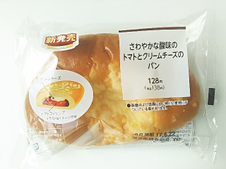 「ファミリーマート トマトとクリームチーズのパン」のクチコミ画像 by いちごみるうさん