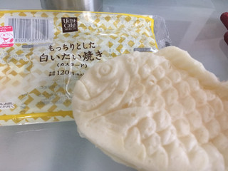 「ローソン Uchi Cafe’ SWEETS もっちりとした白いたい焼き」のクチコミ画像 by しゃおるてんさん