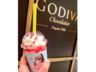 「GODIVA ショコリキサー ホワイトチョコレート ストロベリー＆チョコチップ」のクチコミ画像 by ﾆﾁｶさん