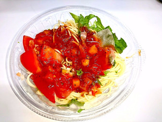 「セブン-イレブン ゴロッとトマトの冷製トマトパスタ」のクチコミ画像 by Kutz-Changさん