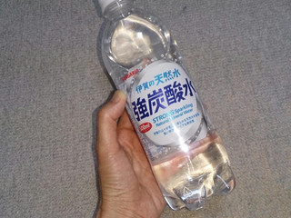 「日本サンガリア・ベバレッジカンパニー サンガリア 伊賀の天然水 強炭酸水 500ml」のクチコミ画像 by レビュアーさん