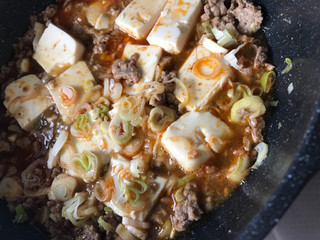 「トップバリュ 3種類の中華醤を使用 麻婆豆腐の素 中辛 箱73.2g×2」のクチコミ画像 by SweetSilさん