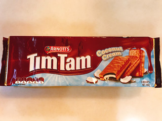 「ARNOTT’S Tim Tam ココナッツクリーム 袋9枚」のクチコミ画像 by 野良猫876さん