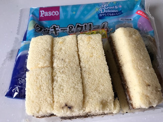 「Pasco クッキー＆クリームケーキ 袋8個」のクチコミ画像 by いあんさん