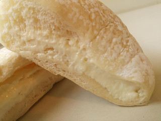 「ファミリーマート 白いチーズパン」のクチコミ画像 by はるるそらさん